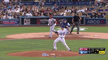 CIN@LAD: Wood catches liner, doubles off Byrd