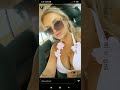 Ola Stręk w drodze na plażę
