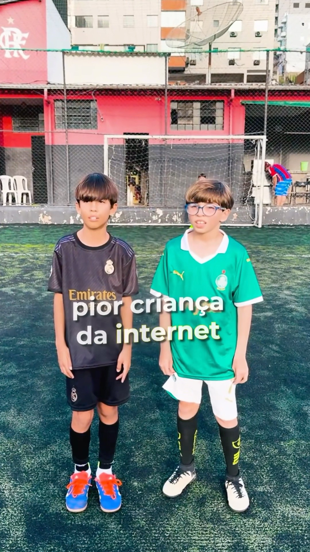 QUEM É A PIOR CRIANÇA DA INTERNET NO FUTEBOL??