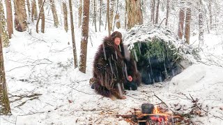 WINTER BUSHCRAFT Camping Alone in a SNOWSTORM - Build Natural Primitive Snow Shelter - Fur Blanket