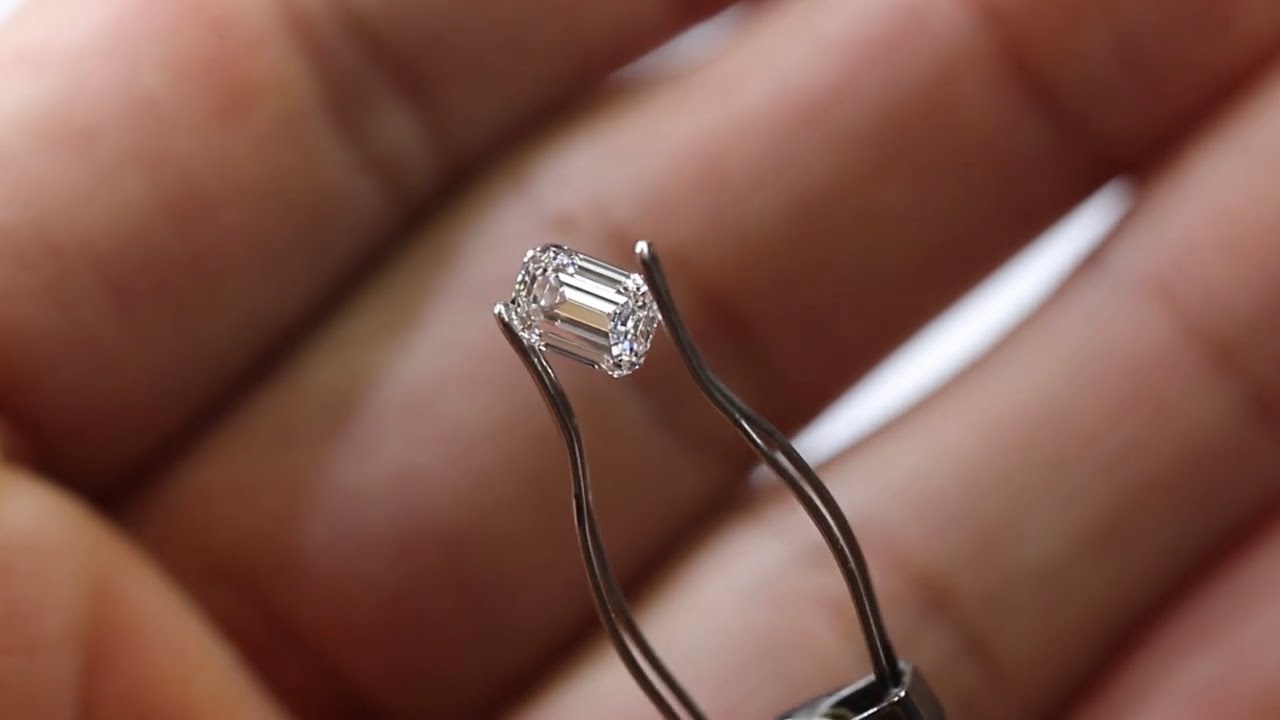 1캐럿 GIA 에메랄드컷 다이아몬드 반지 구매 TIP