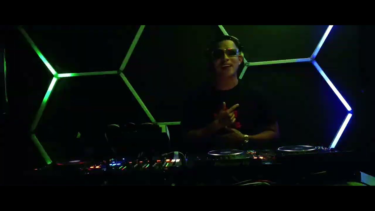 MIX REGGAETON OLD SCHOOL ROMANTICO VOL 1 DJ JHON CARREÑO (QUIZAS,DOWN,IGUAL QUE AYER,POBRE DIABLA)