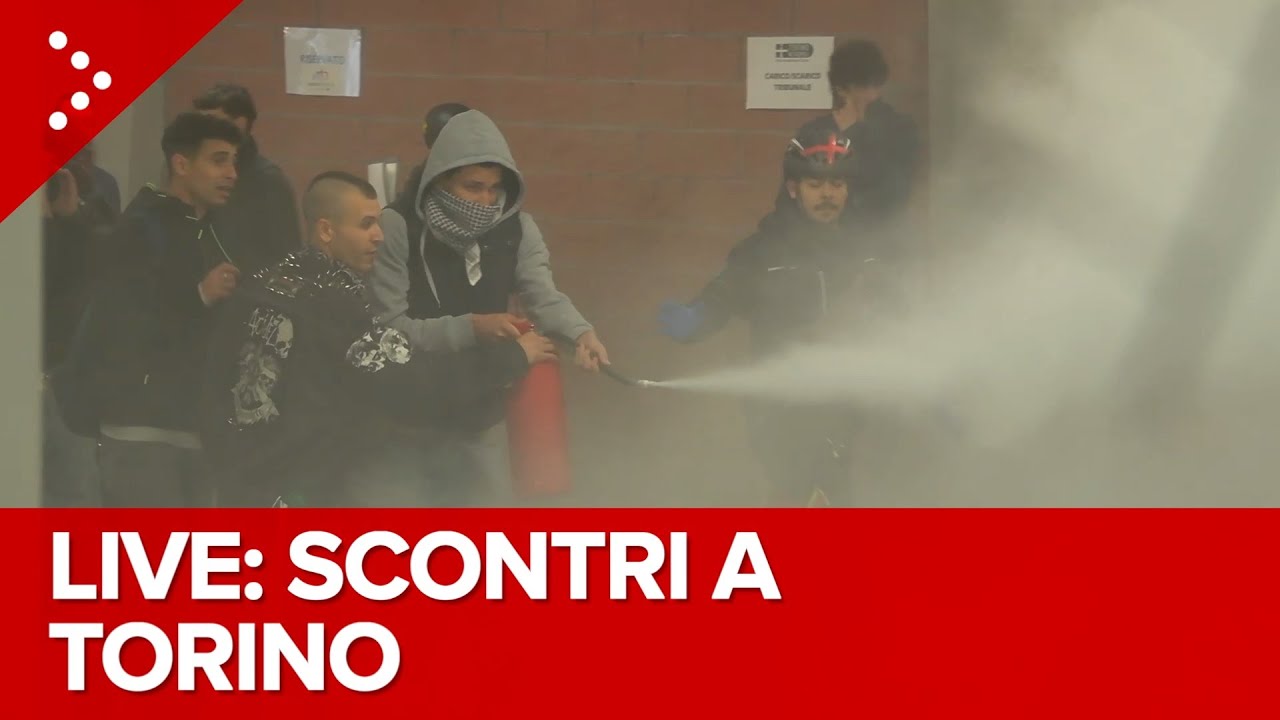 LIVE Torino, scontri tra studenti e polizia: diretta video