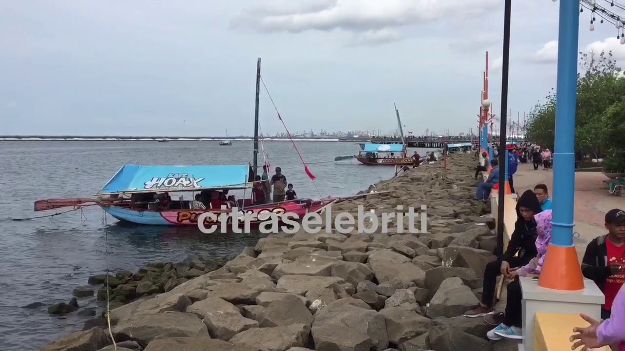 Pantai Ancol Jakarta Masih Diminati Pengunjung Saat Liburan Tahun Baru 2019
