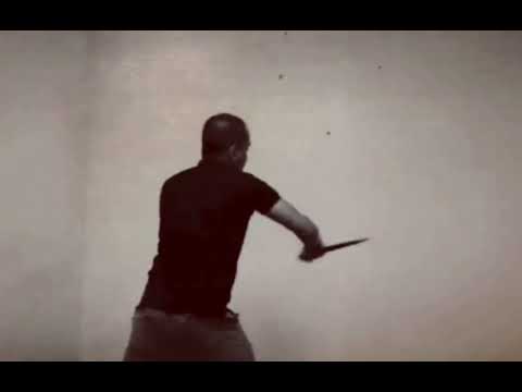 Reverse grip knife fighting
