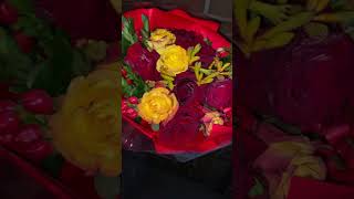 Букет с алыми и желтыми розами #flower #букет #одинцово #цветы #осень