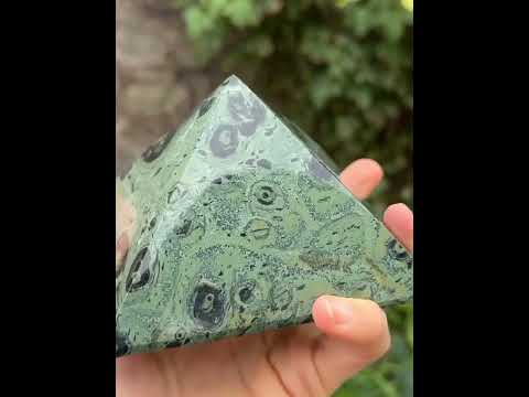 ЯШМА КАМБАБА піраміда 10 см - антуральний камінь - Мадагаскар, видео 1