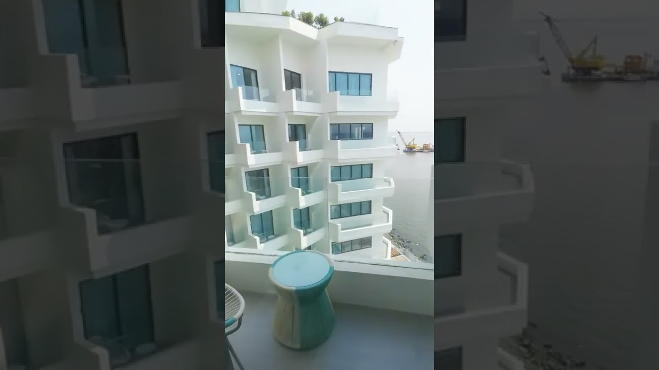 Deluxe Twin Room at Lime Resort Manila