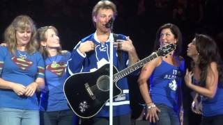 Video thumbnail of "Bon Jovi - Who Says You Can't Go Home (with fans on stage) - Toronto, Nov 2,2013"