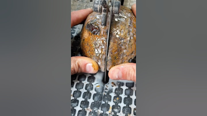 What’s inside this BIG Brazilian agate?!