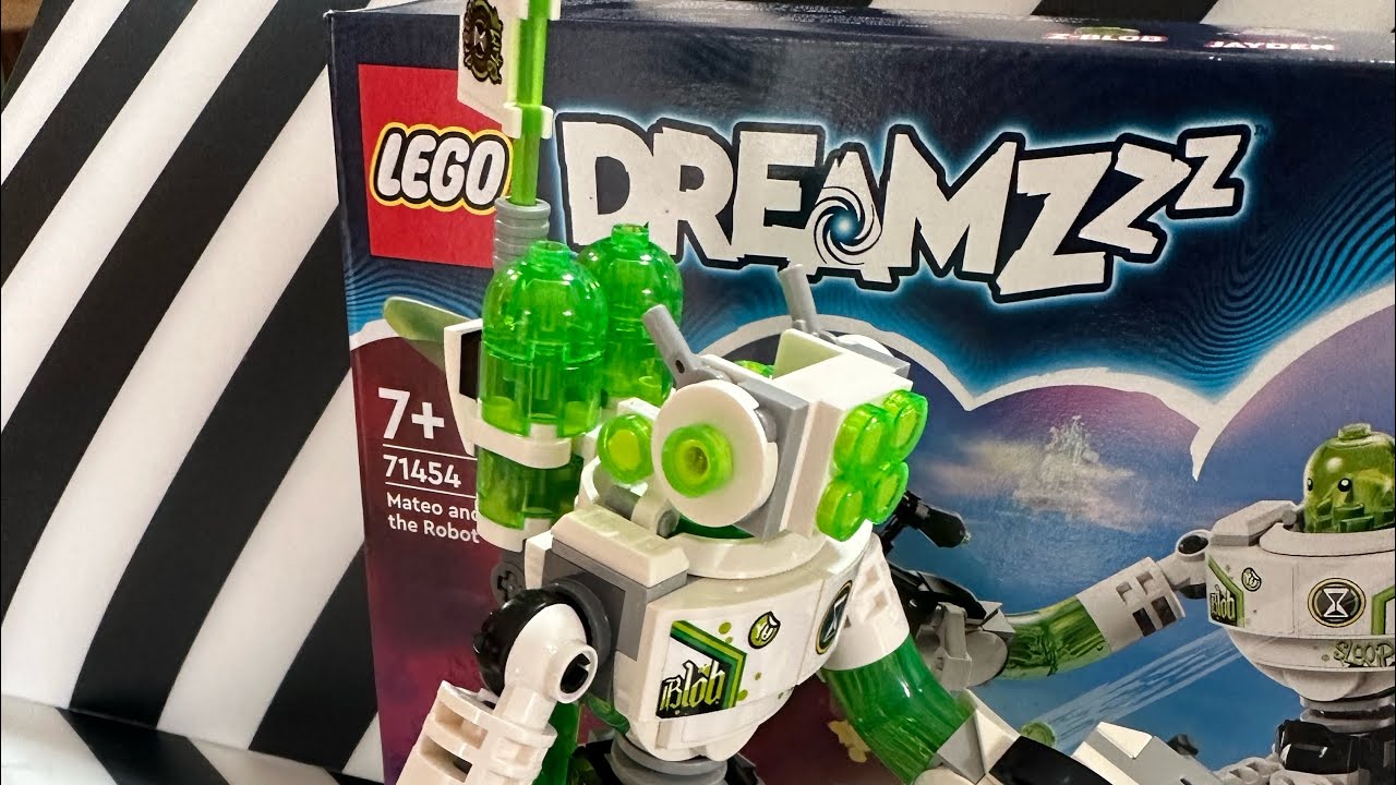 Opening and assembling Lego Dreamzzz set 71454 Mateo and Z-Blob