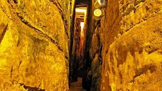 מנהרת הכותל המערבי, ירושלים - התעלה החשמונאית (תעלת מים) מחופה בלוחות אבן מקוריים
