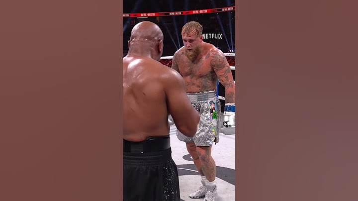 Jake Paul bows to Mike Tyson at the end of the match #PaulTyson