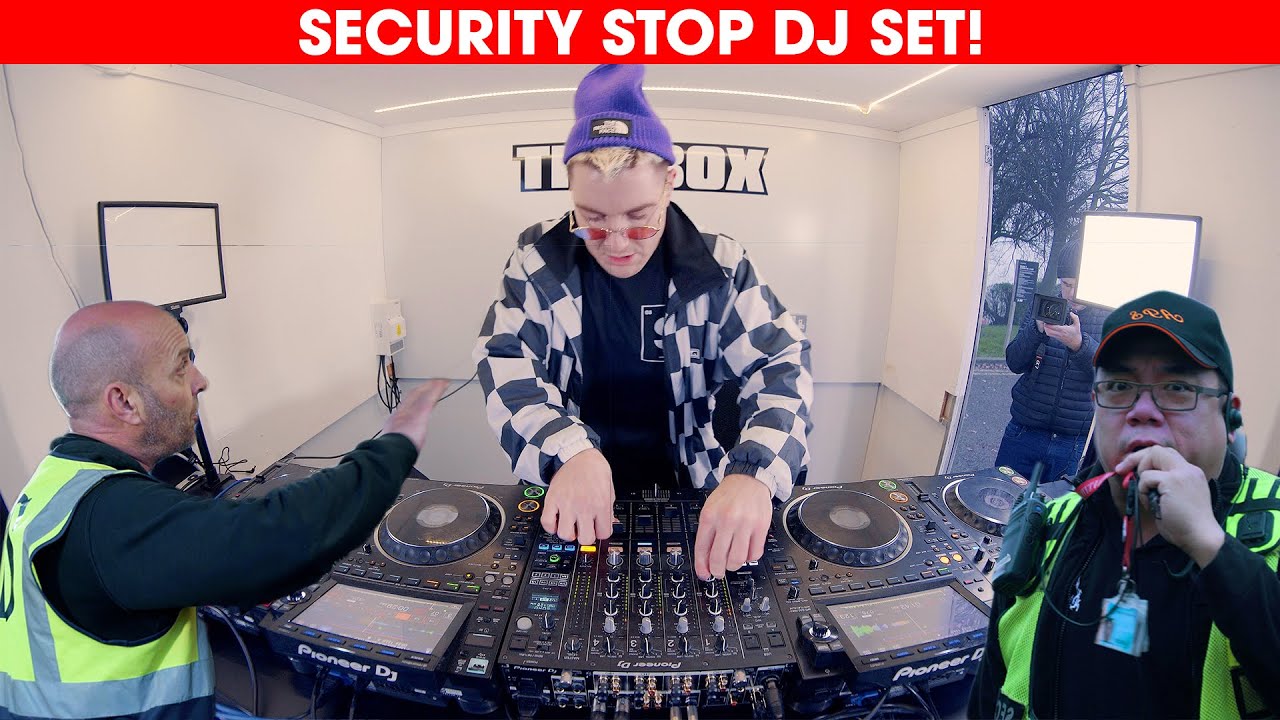 EPIC 4 DECK DJ SET STOPPED BY SECURITY