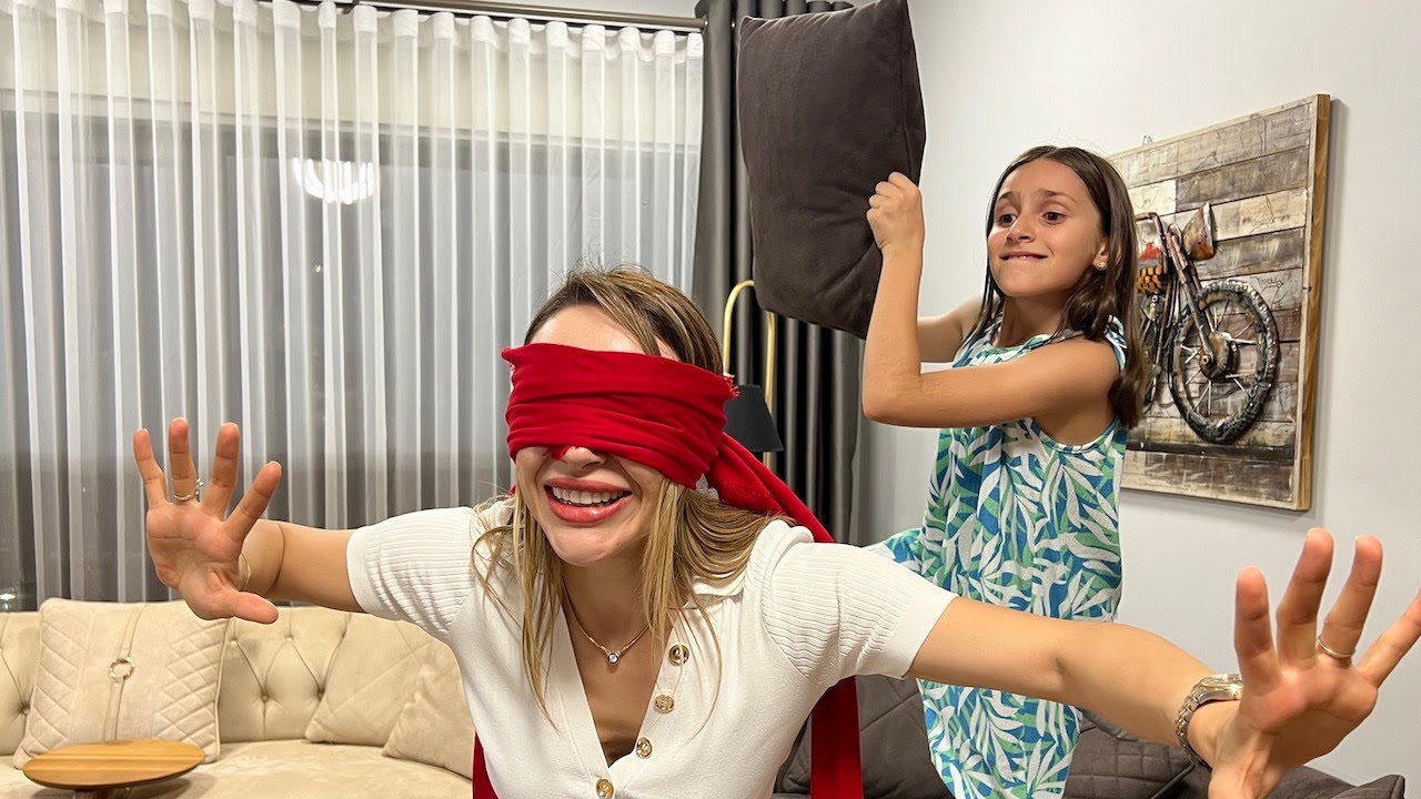 EVDE KÖREBE OYNADIK! ÇOK EĞLENDİK !!