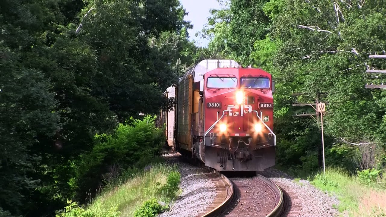 CP 9810 at Parry Sound (15JUL2014)