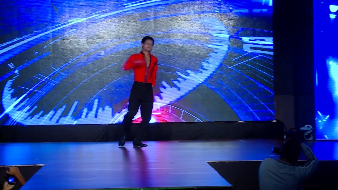 Amateur solo men Om Prakash workshop cafe