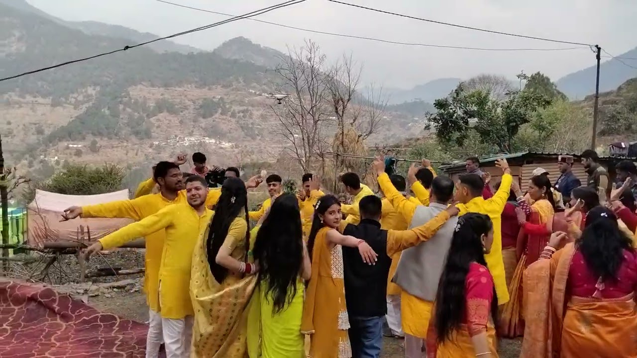 गोरब बैठा कि हल्दी का डांस