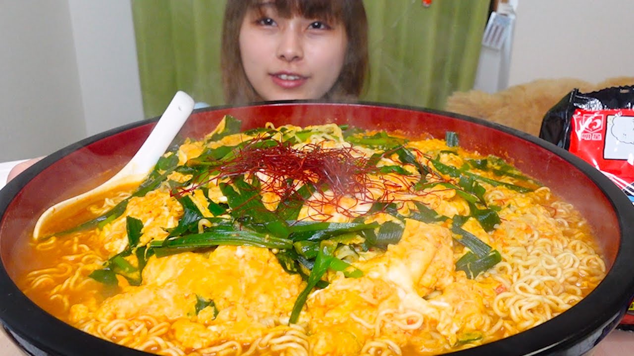大特￥9999　１食分￥111　 明星 チャルメラ 大人気 宮崎辛麺 ラーメン 大食い】チャルメラの宮崎辛麺8人前 - YouTube