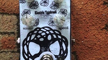 "Electric Yggdrasil" Phase Cancelation based Vibrato hand made by Doug Tuttle midfielectronics.com