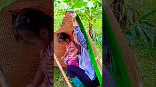 19 year old single mother build a warm bamboo house with her daughter in 10 days