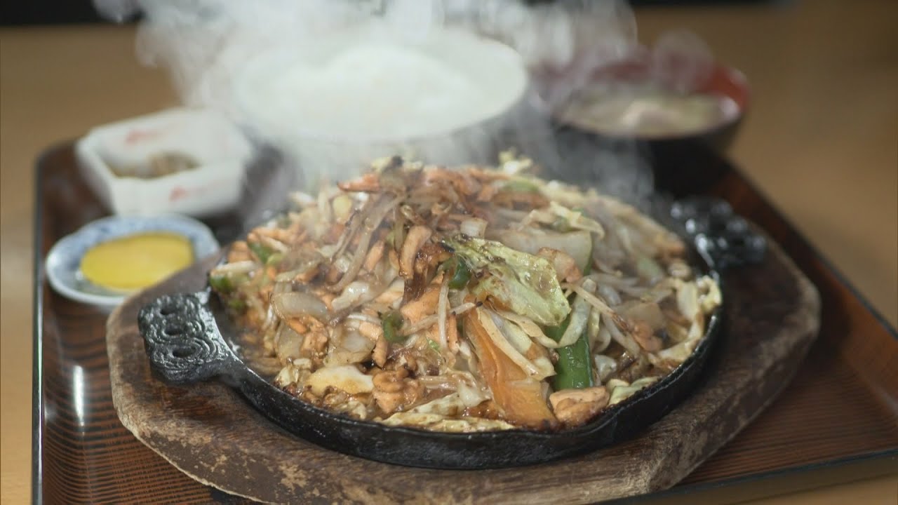 町のいっぴん屋 鉄鍋で熱々「鮭のちゃんちゃん焼き」