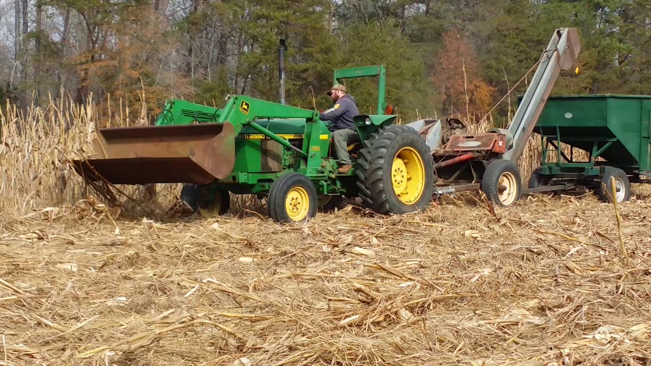 John Deere 2550/New Idea One Row Corn Picker - YouTube