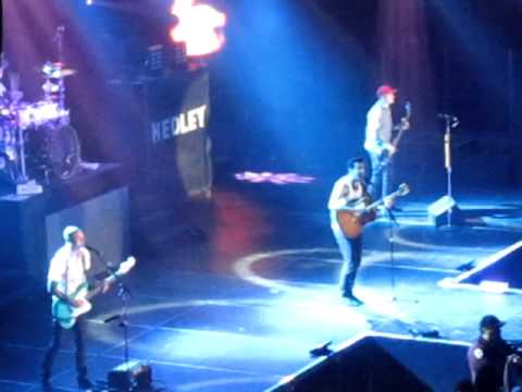 Hedley - Shelter [LIVE] @ The Cornwall Civic Complex