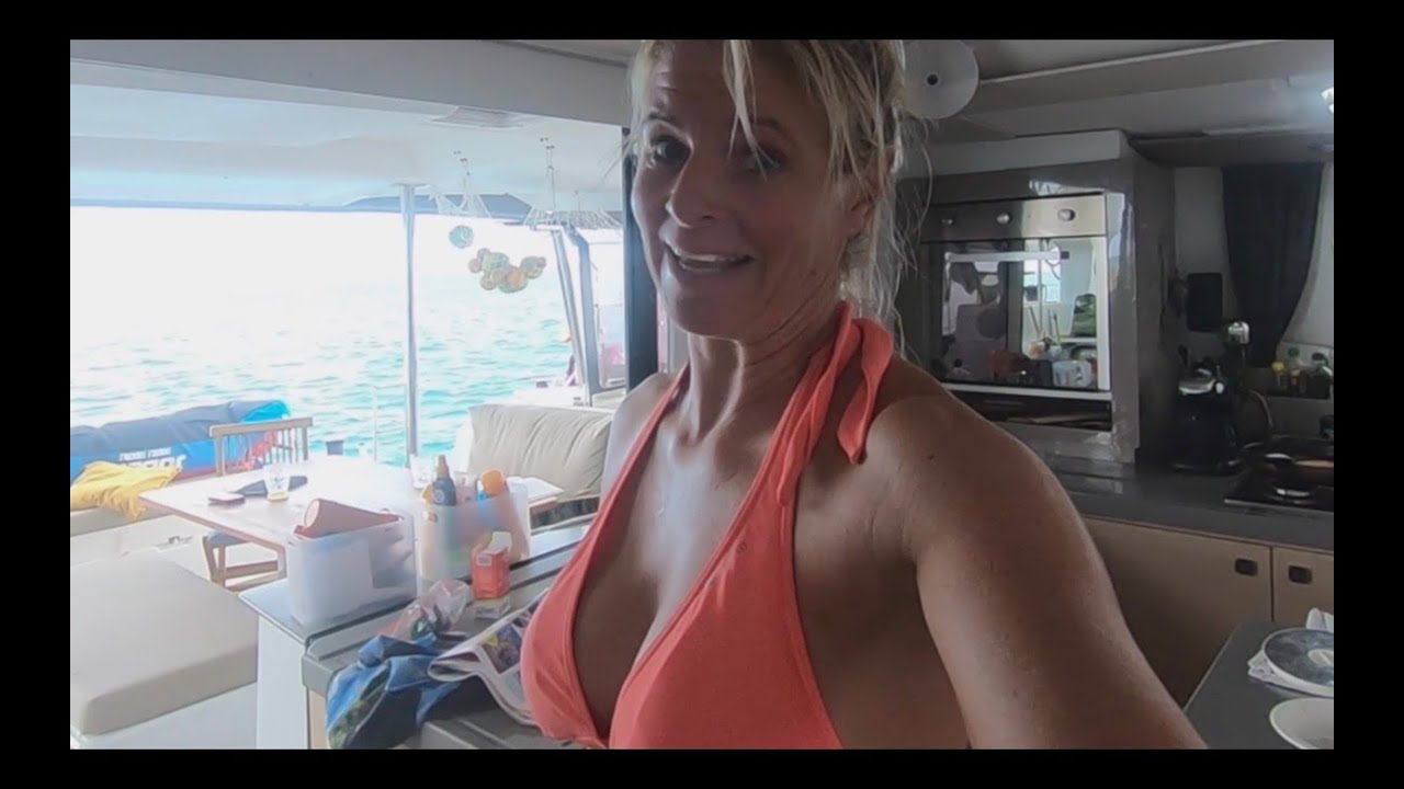 Catamaran sailing Dangerously sharks in French Polynesia and Fakarava  (Sailing Queen) ep 22