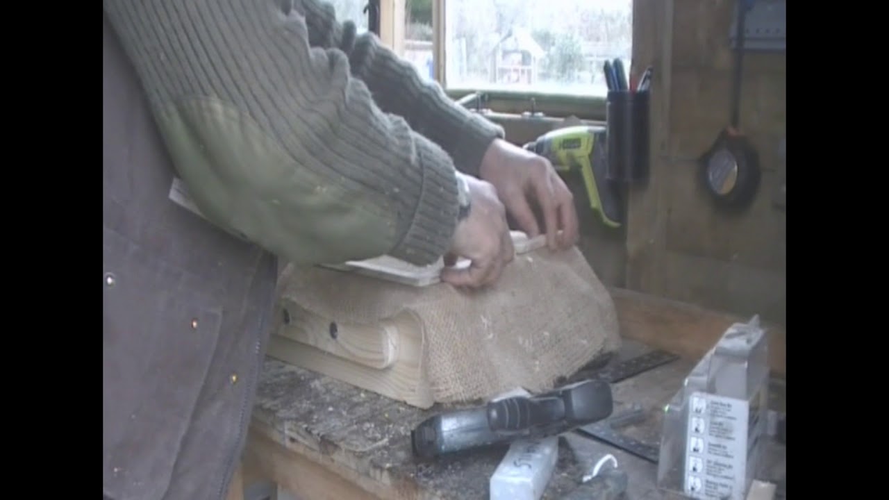 Warre Hive Quilt And Feeder Youtube