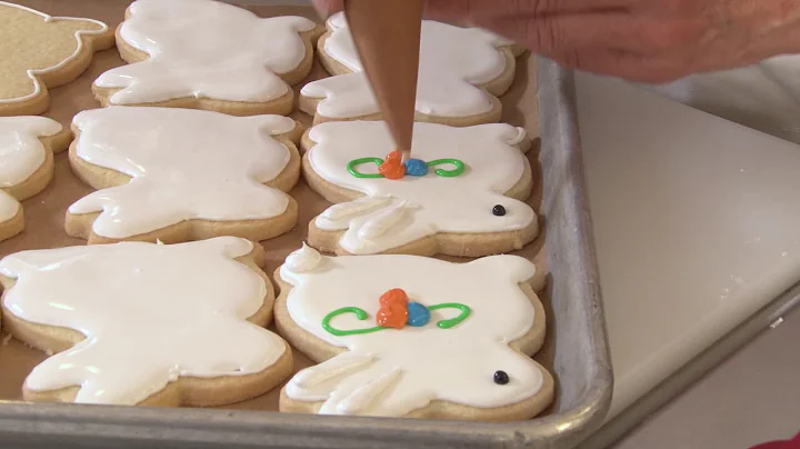 Michelle Bracken Decorates Easter Cookies