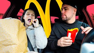 Énorme commande McDonald’s avec Pidi (je demande au directeur des boosters Pokémon)