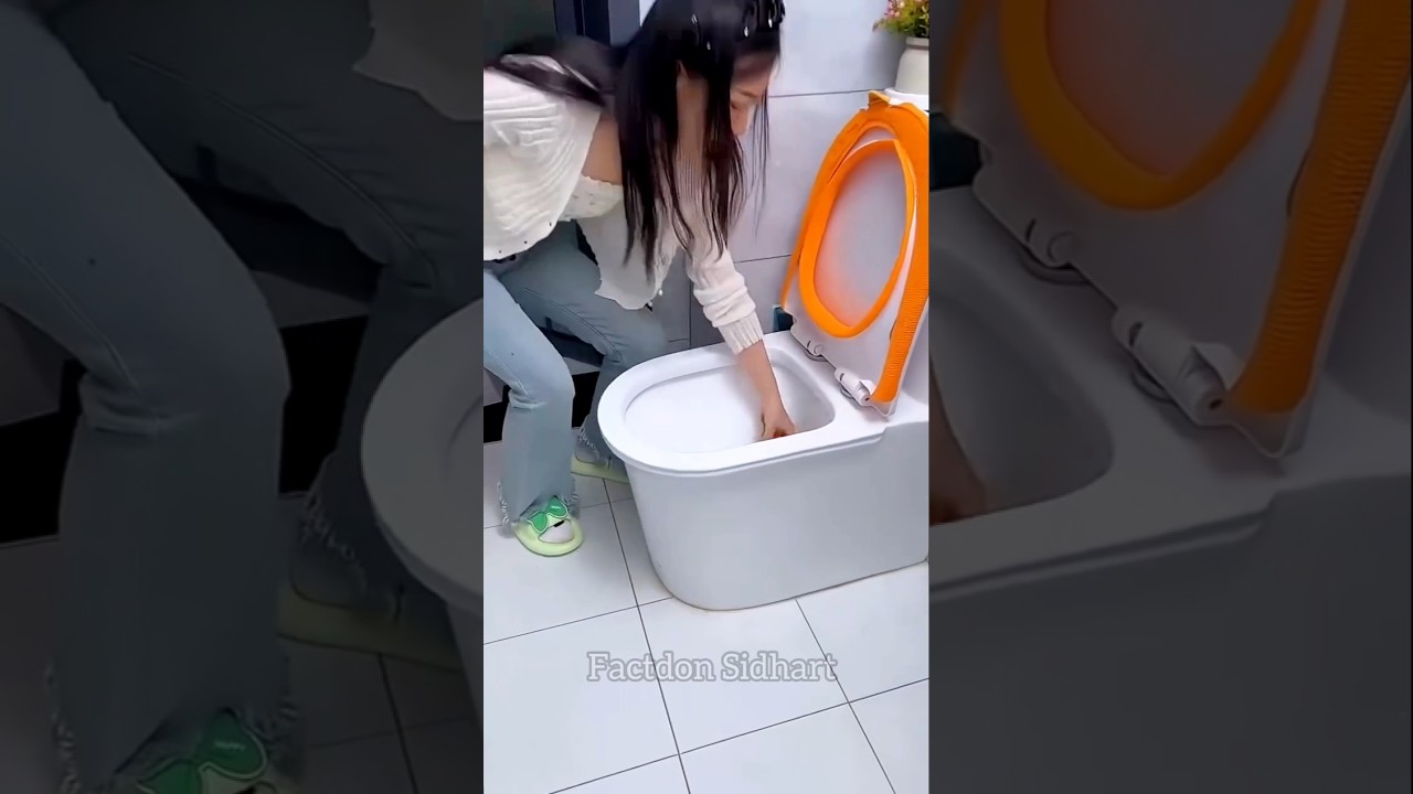 सेव खाते समय पोटी में गिर गया😳#Catsoftiktok #CatLovers #cat #cute #FunnyCats #catcartoon #frying