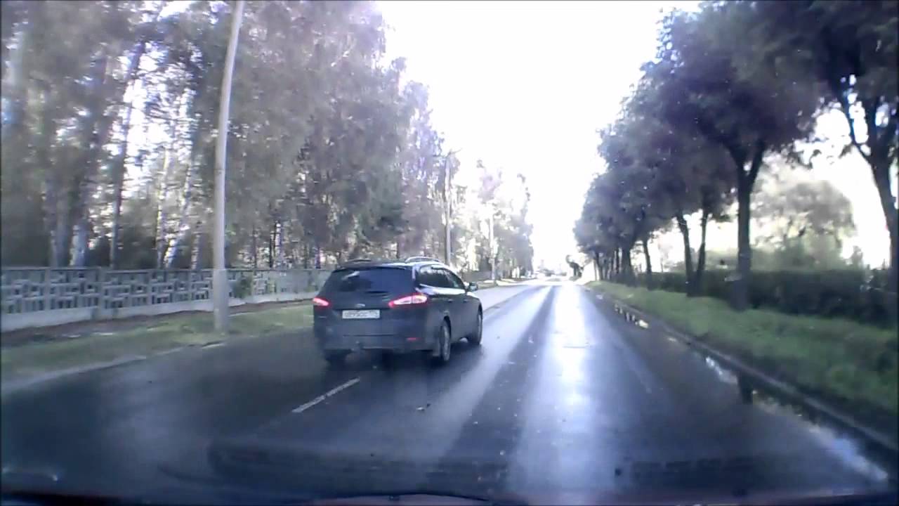 Обгон на пешеходном переходе Снежинск 4 августа 2015 - YouTube