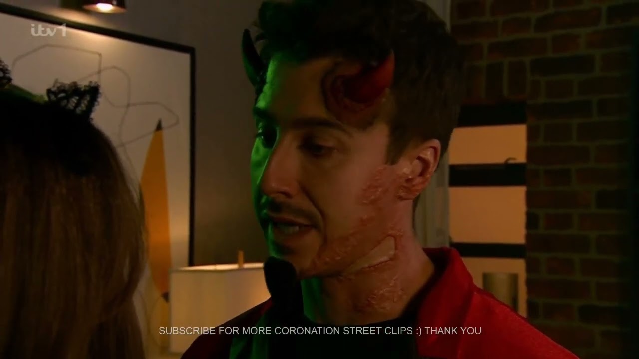 Daniel Almost Catches Daisy and Ryan Kissing At The Party