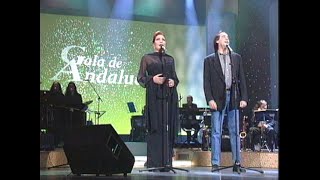 Rocío Jurado y Joan Manuel Serrat cantan el himno de Andalucía el 28F de 1996