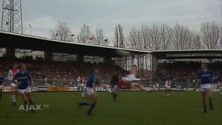 De omhaal van Van Basten tegen FC Den Bosch