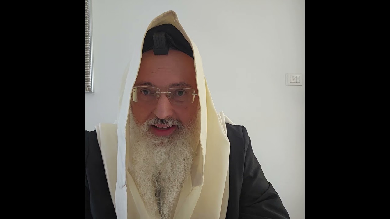 הלכה יומית/לחלוץ תפילין כשספר תורה פתוח/רב דניאל בניזרי