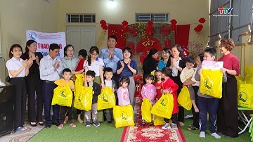 Tặng quà Tết cho trẻ em có hoàn cảnh đặc biệt, khó khăn
