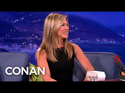 Video: Jennifer Aniston Kehui Virheettömällä Hahmolla Ja Kertoi Kuinka Hän Pitää Sen