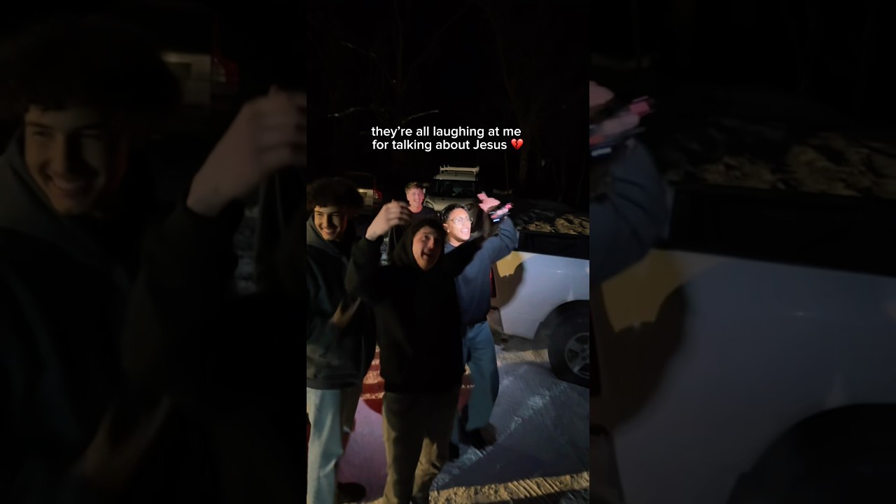 Они смеются надо мной, потому что я люблю Иисуса 💔