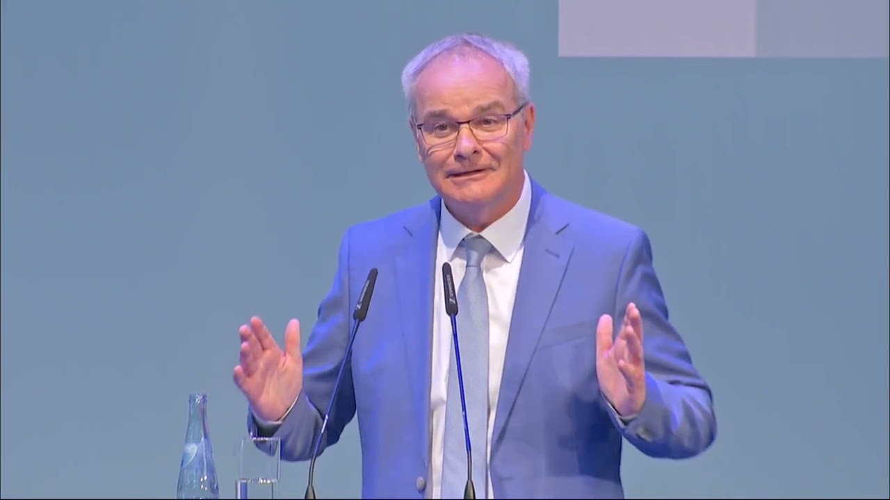 Plenum Teil 3: Rede von Hauptgeschäftsführer Helmut Dedy