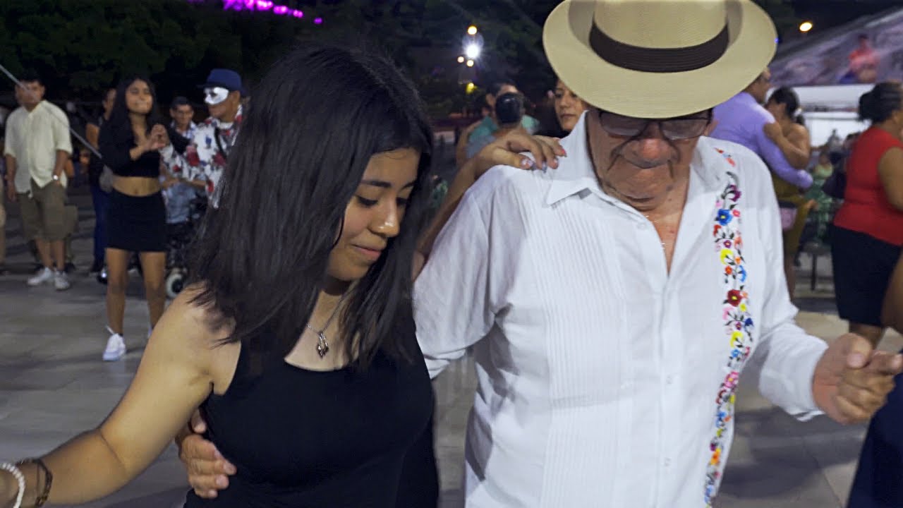 Chiapas, Parque de la Marimba, baile alegre 14 de Octubre 2023 YouTube