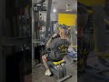 Jalón cerrado al pecho agarre neutro