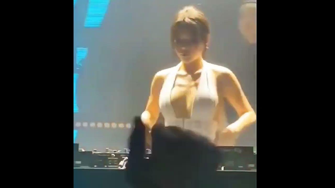 No Bra Challenge: Sexy DJ With Bouncing Boobs - Big Boobs Jumping DJ  Teneshar 