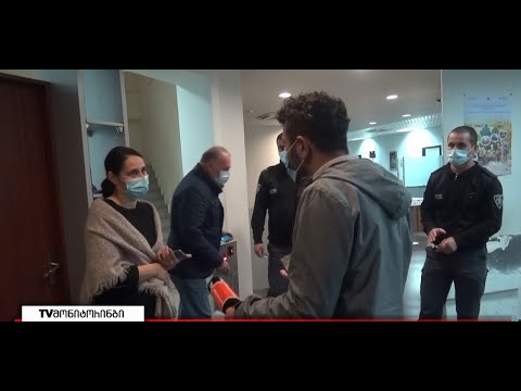 უპასუხისმგებლო და არაპროფესიონალი - მერიის პრესსამსახურის უფროსს, ჟურნალისტების ნაწილი უპირისპირდება