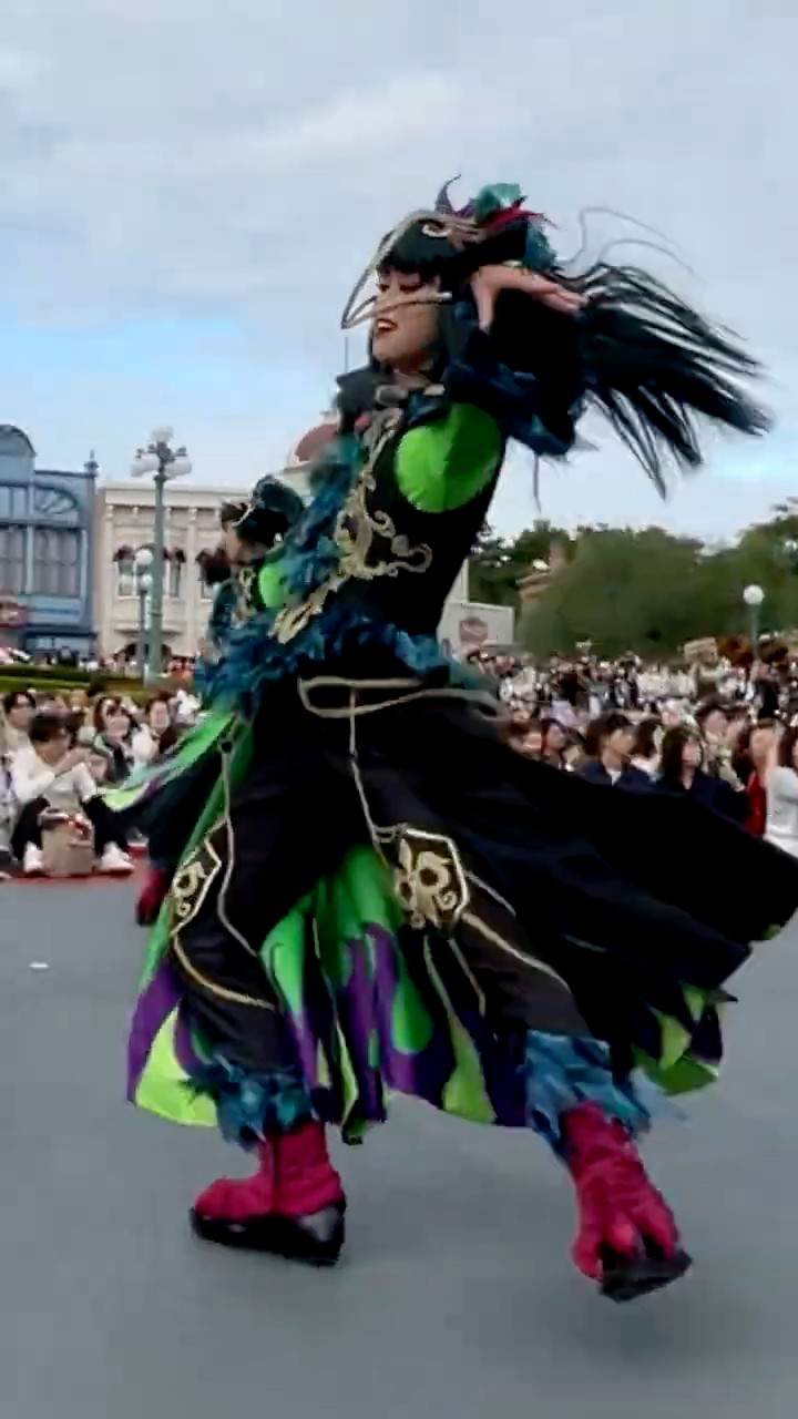 カラスダンサーさん🐦‍⬛】“Into the Frenzy”（2024） #ディズニー