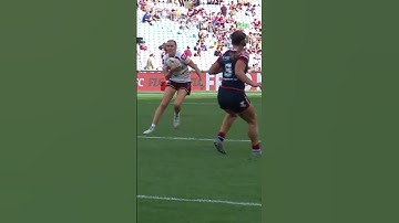 Tamika Upton scores the first try of the 2025 NRLW Grand Final! 👏