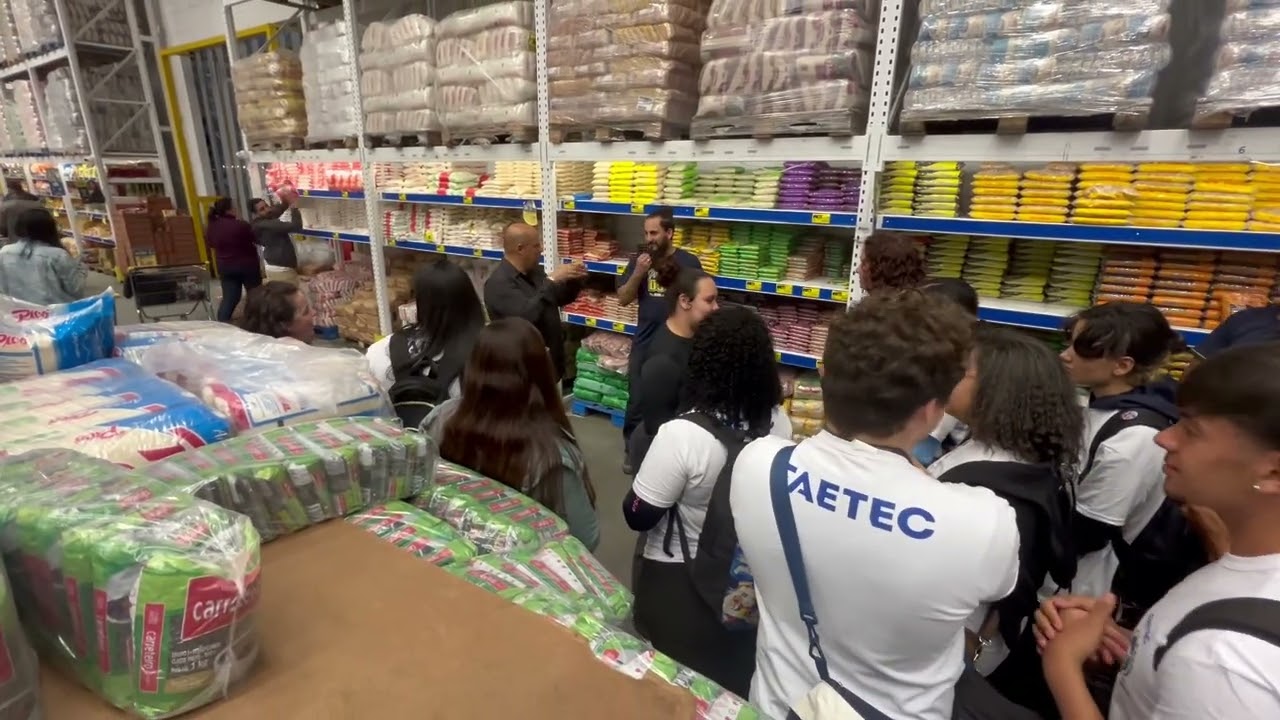 Explorando Novas Perspectivas: Aula Externa do Curso de Libras no Dom Atacadista