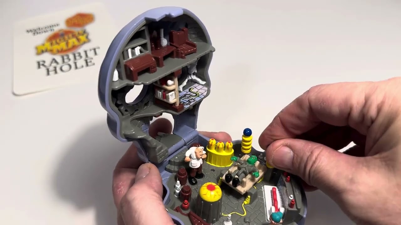 バンダイ ドクロ実験室 DOOM ZONE 5 マイティマックス Mighty Max Escapes Skull Dungeon - Doom Zone Review - YouTube